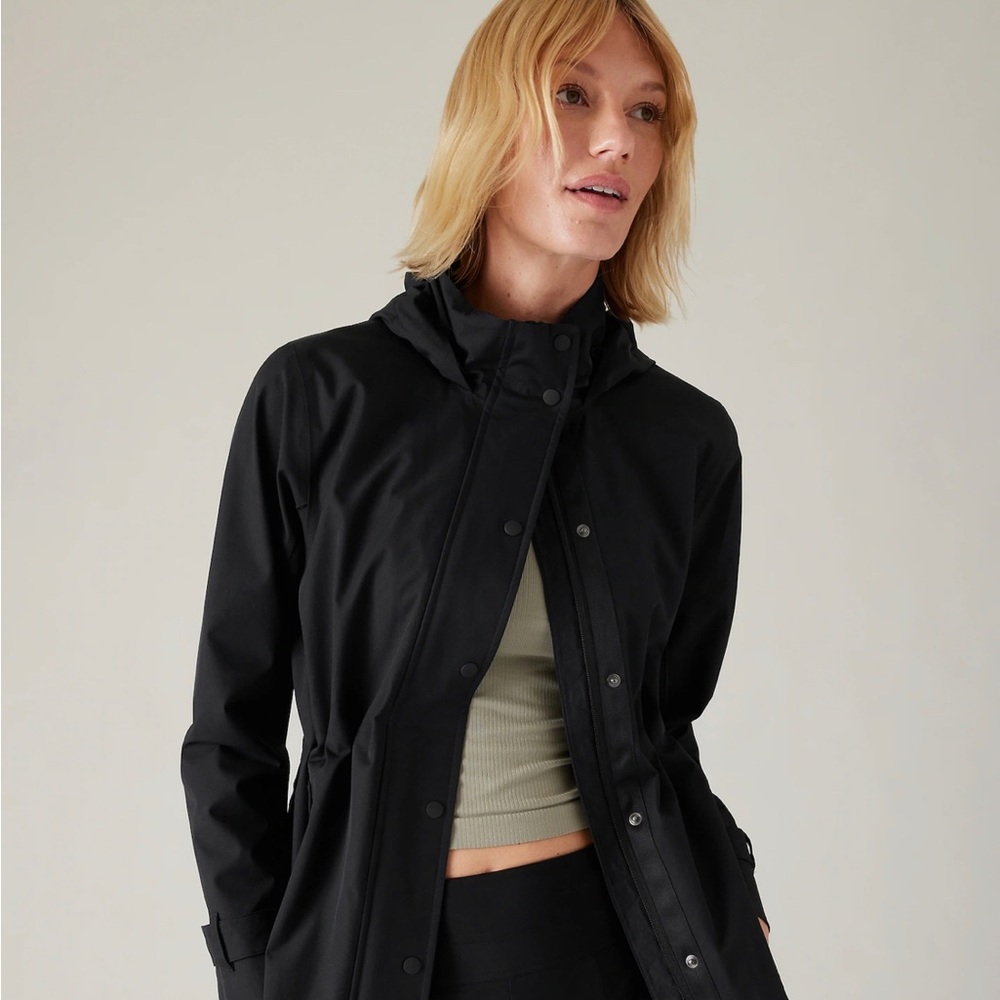 Athleta Rain Out Sutra Short Trench